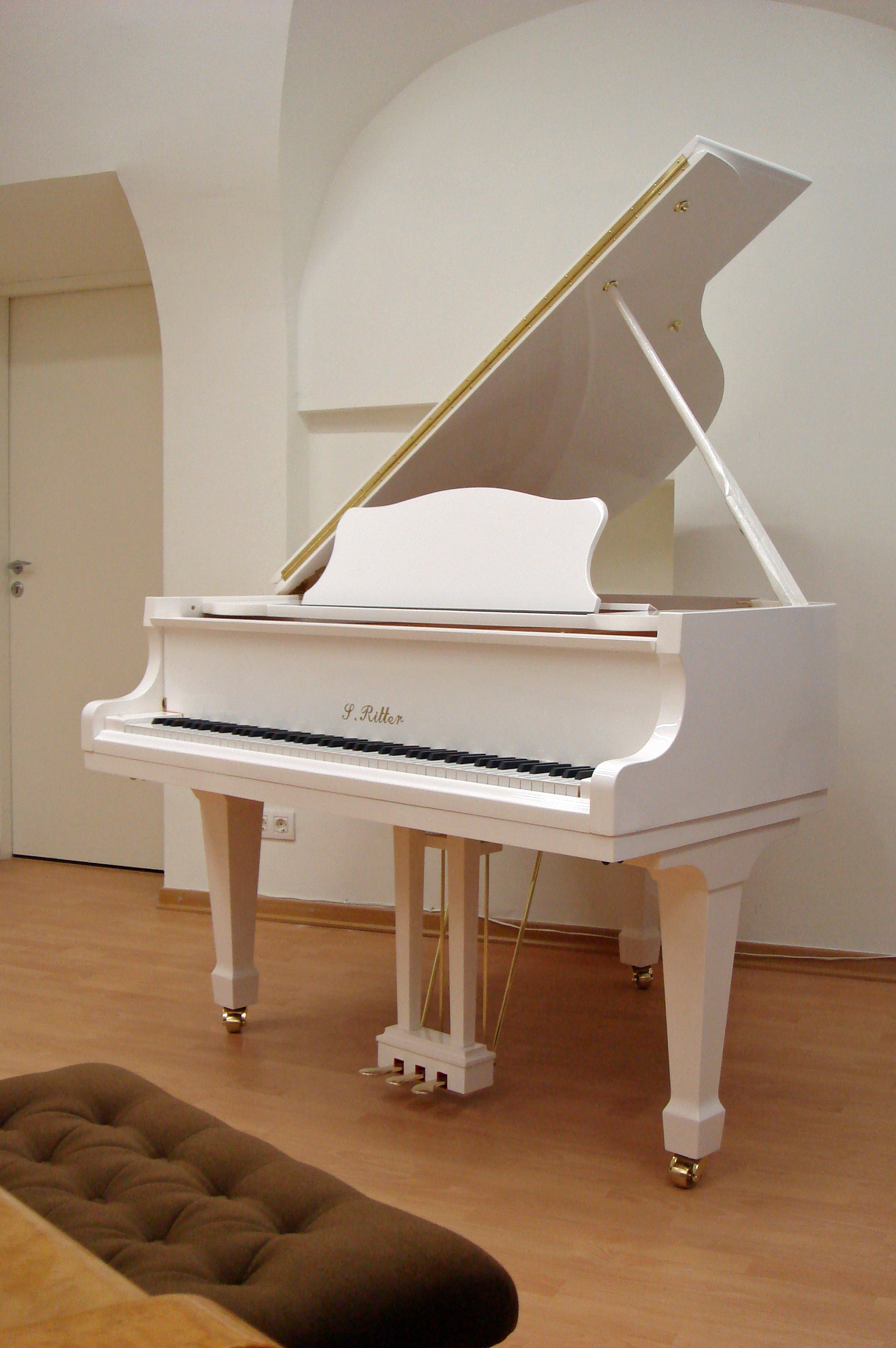 Дешевый рояль Ritter