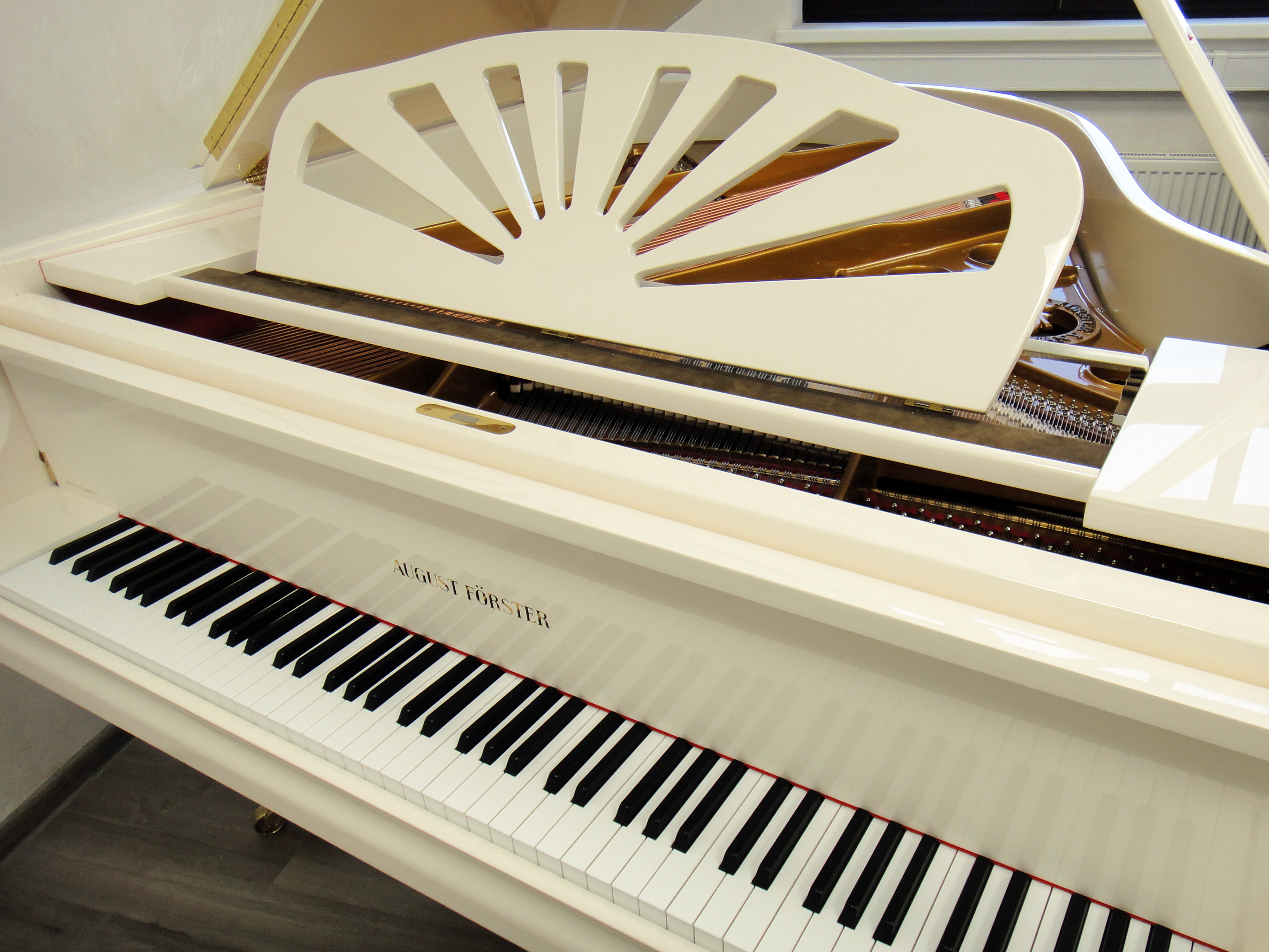 Продажа роялей: элитный, средний, бюджетный