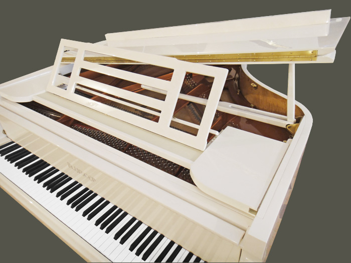 Белый мини рояль Блютнер