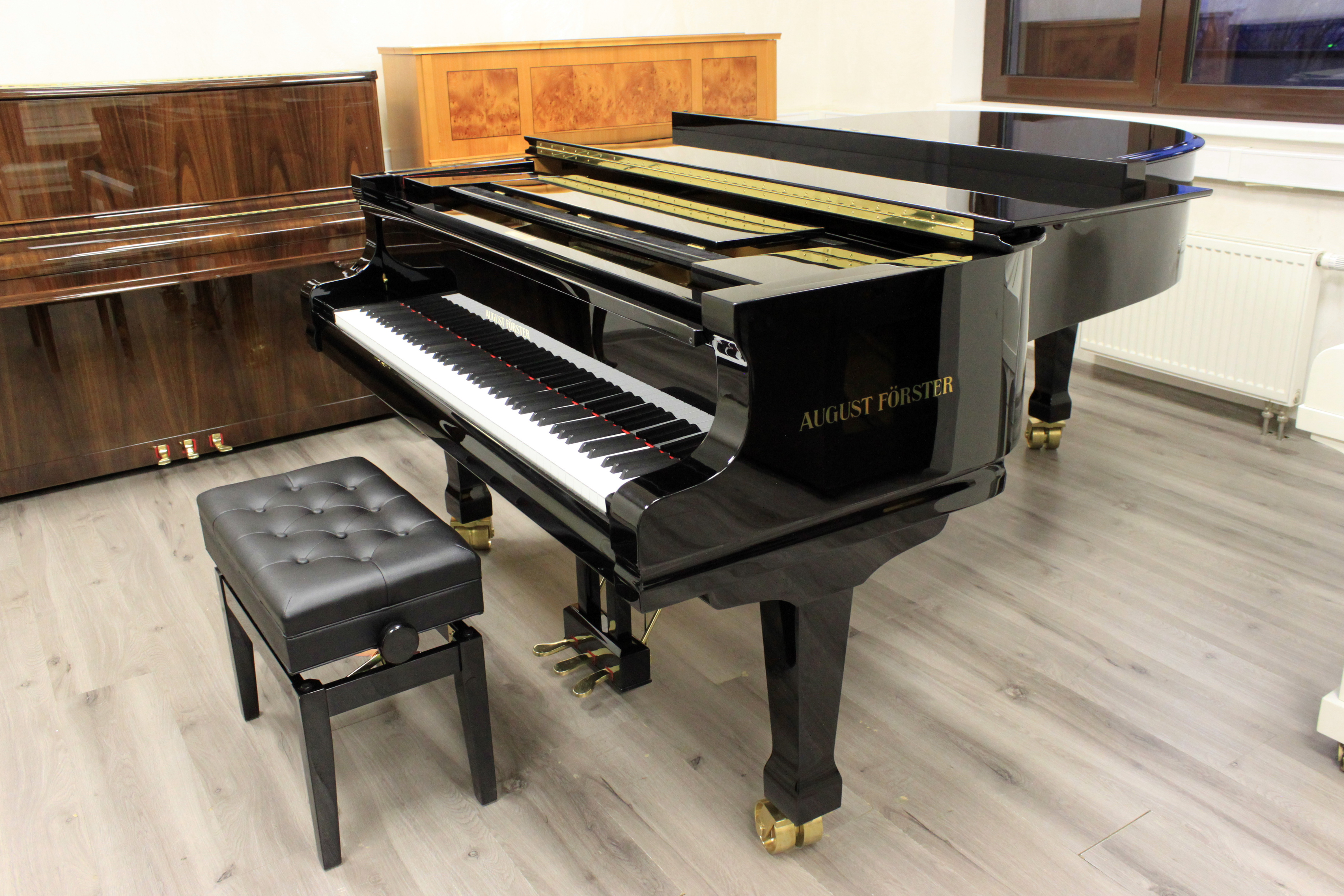 Элитный August Förster 215