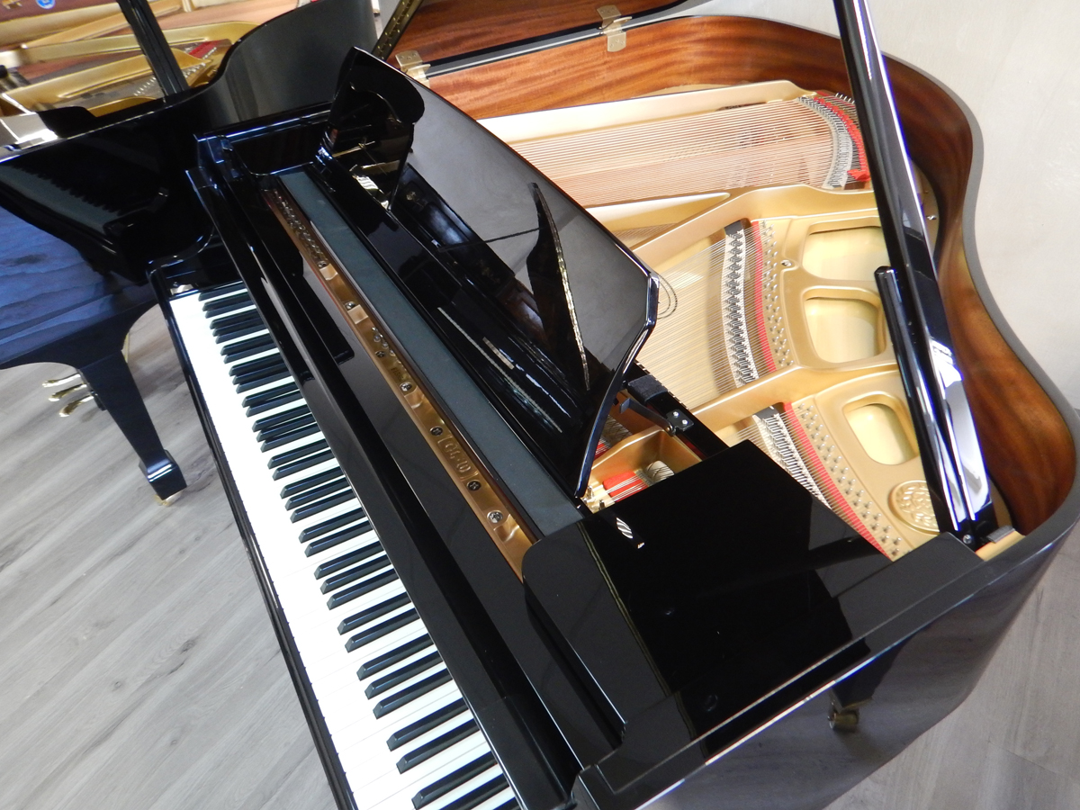 Kawai — японский рояль