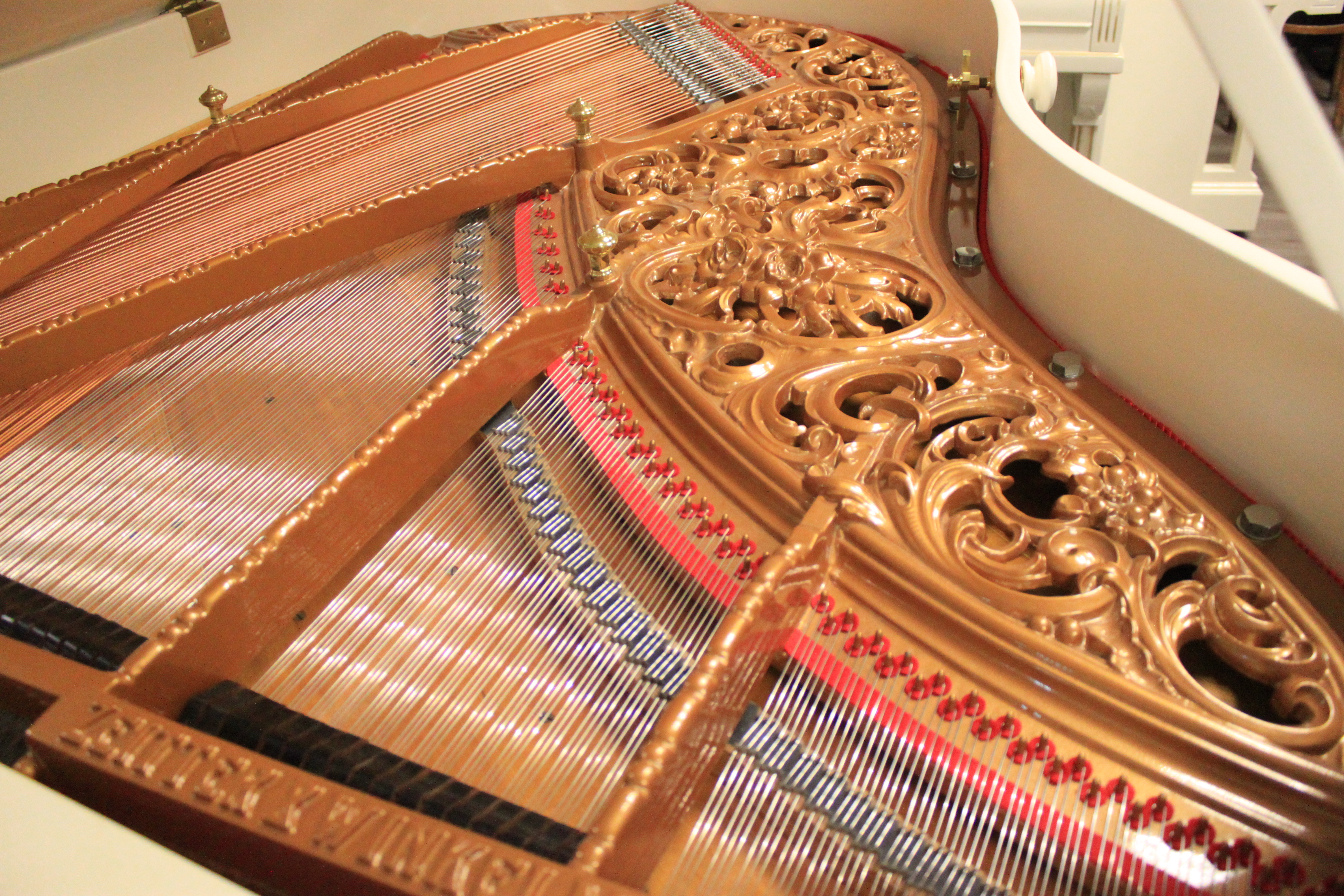 Струны, рама художественного литья