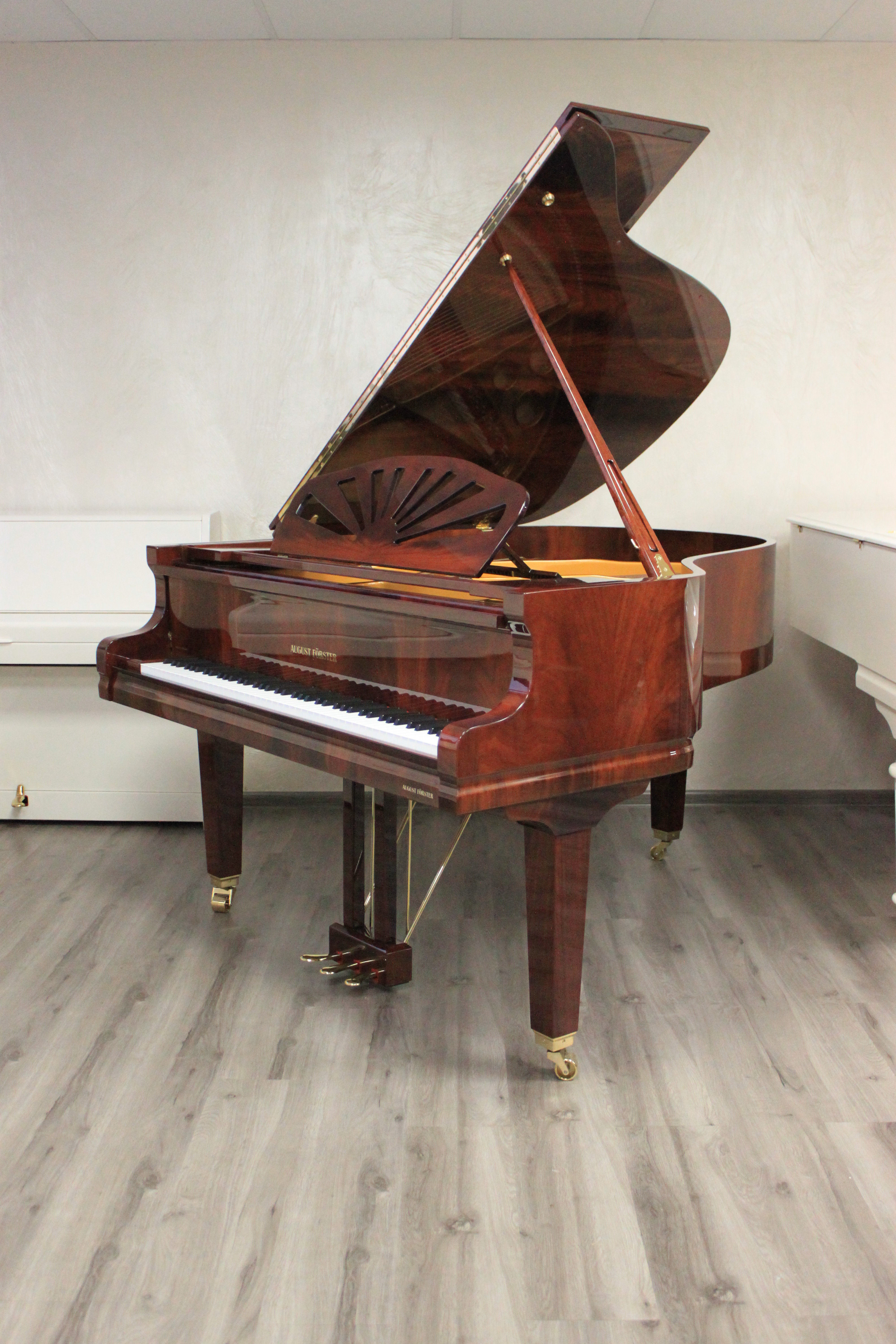 Аугуст Фёрстер «pyramid mahogany»