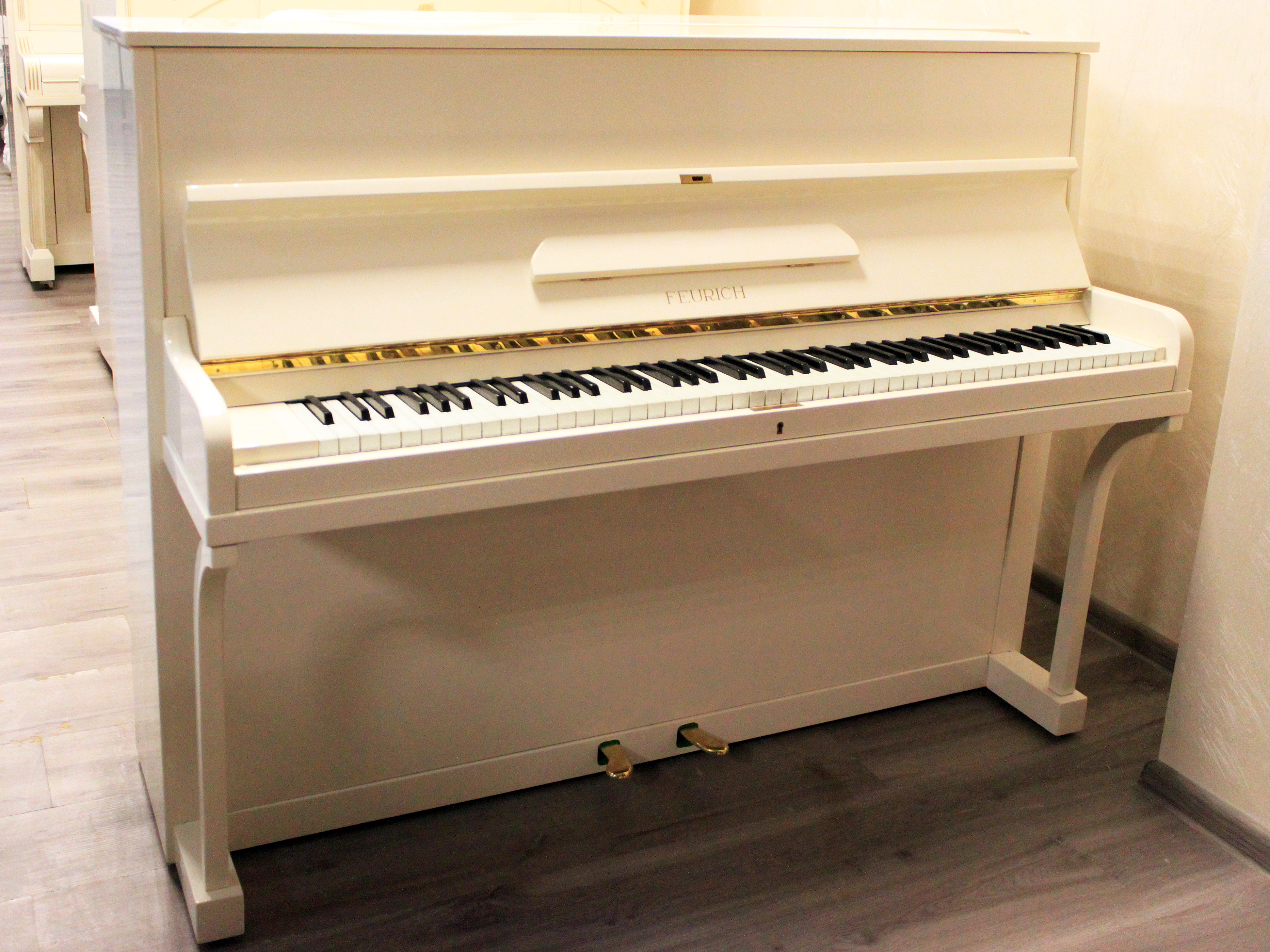 Белое пианино ар-деко