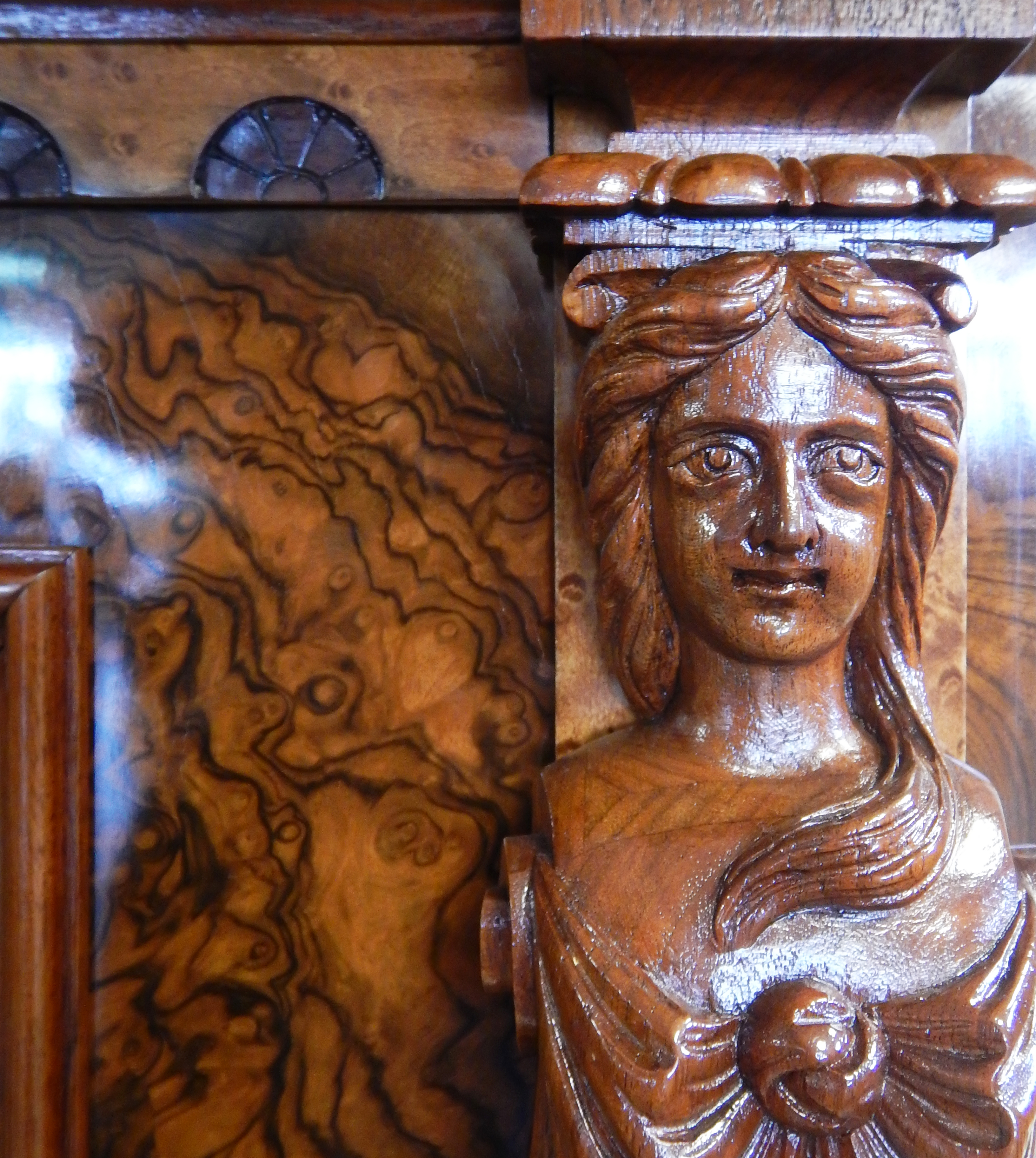 Фрагмент резьбы по дереву