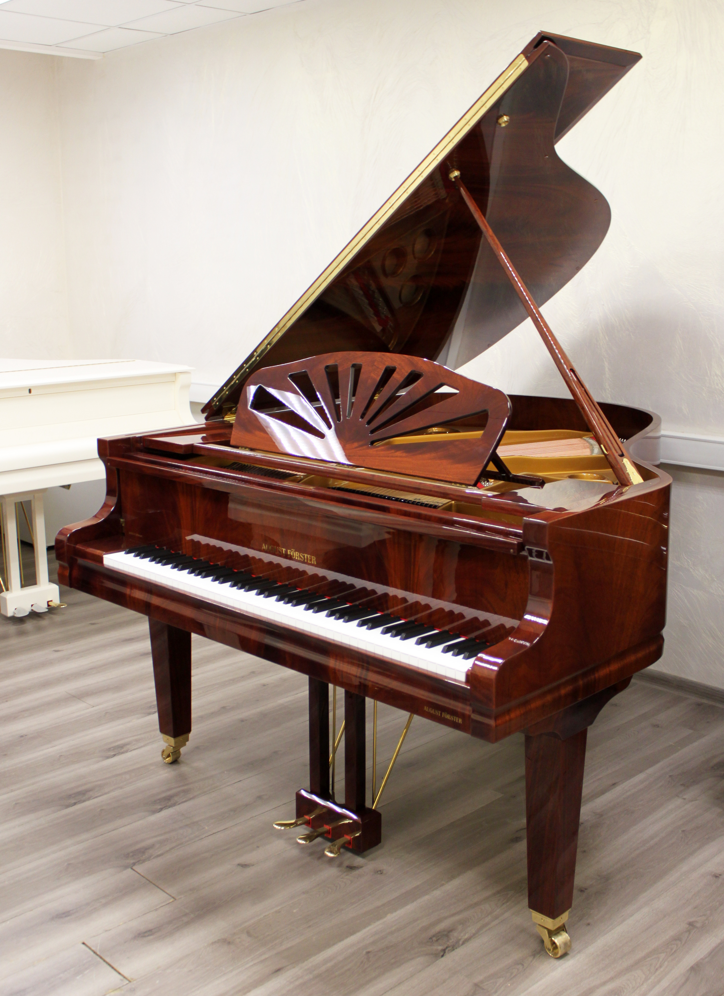 Аугуст Фёрстер «pyramid mahogany»