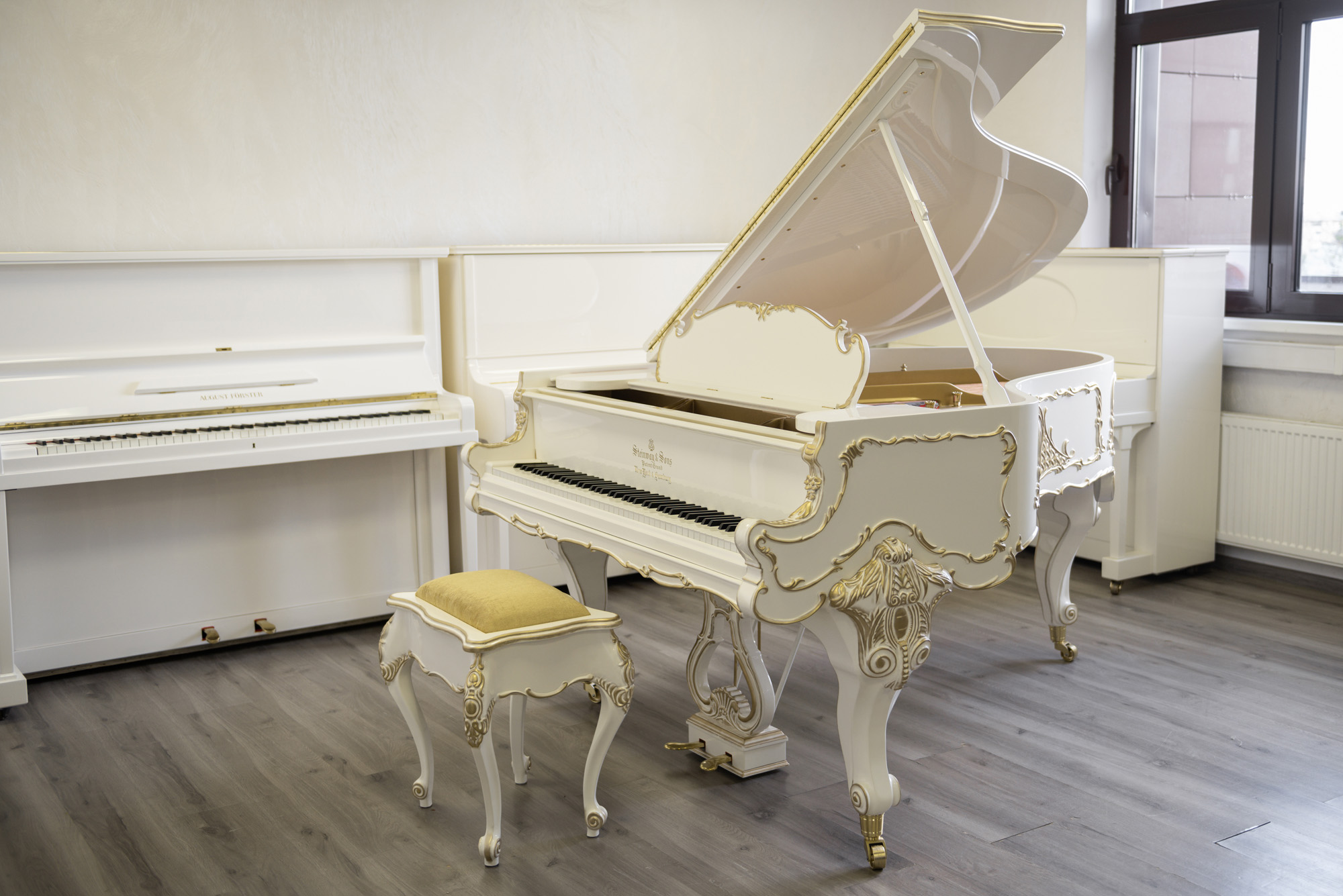 Steinway & Sons Louis XV рояль рококо Стейвей