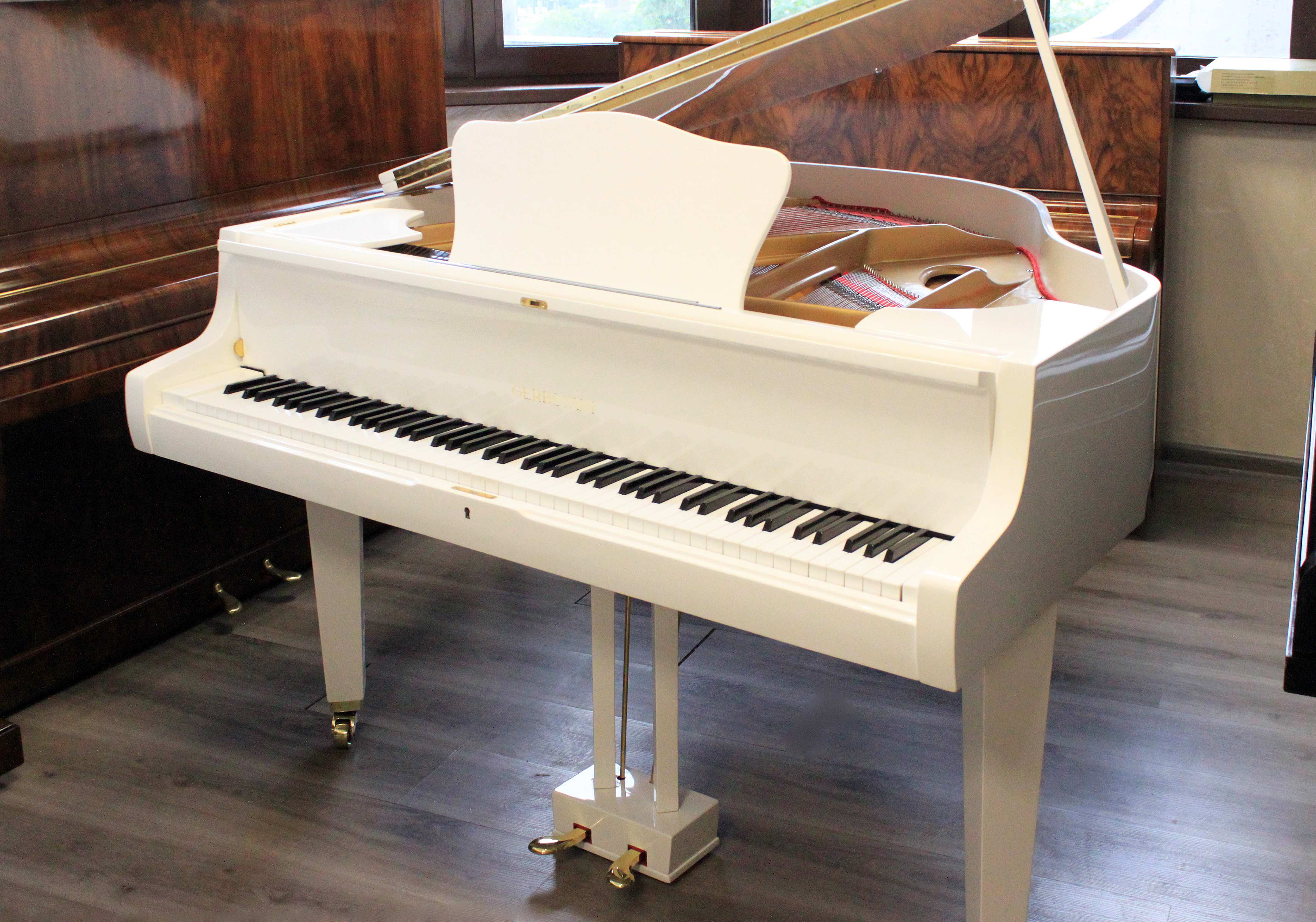 Белый мини-рояль Gerbstädt 140 см