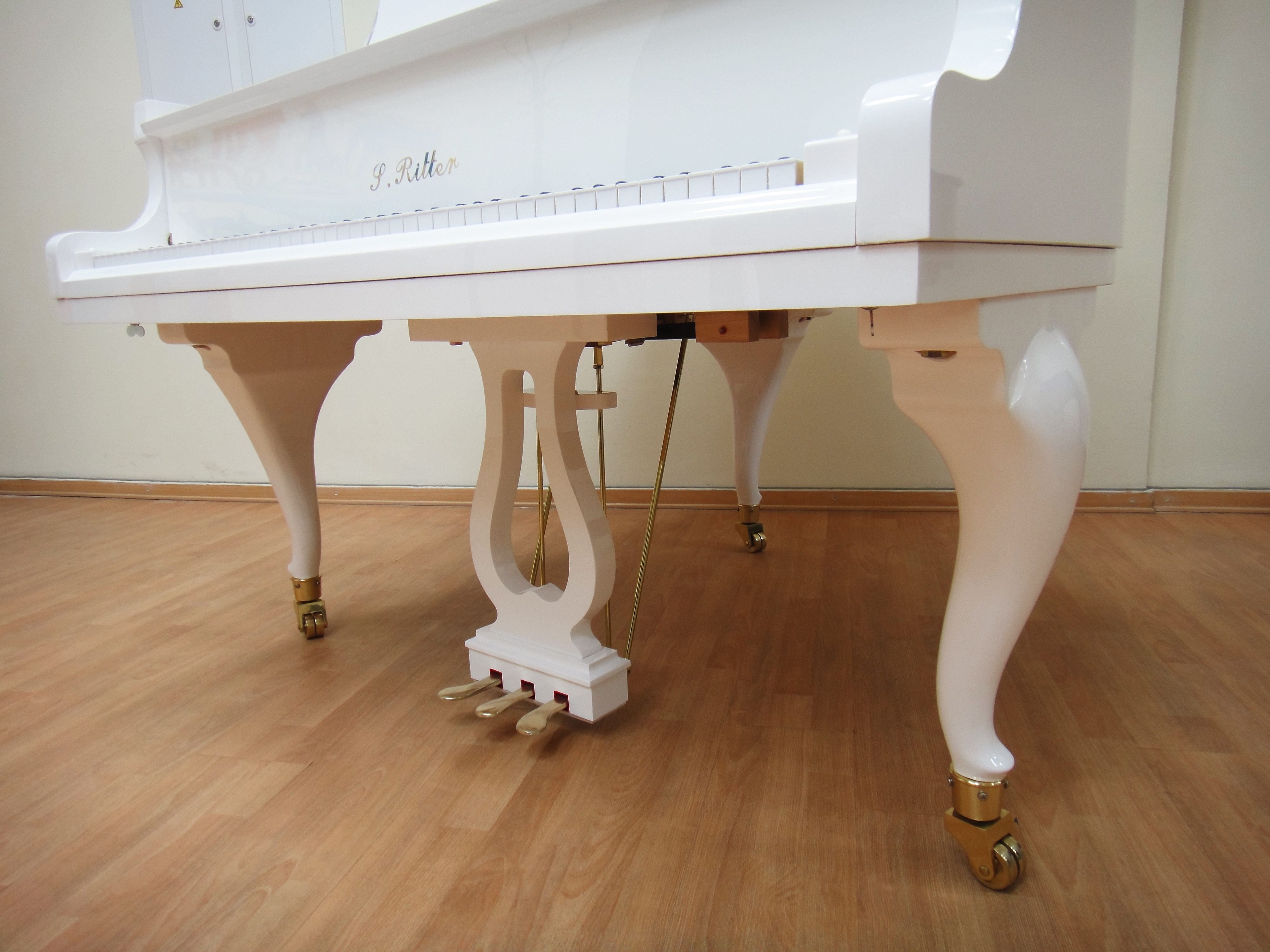 Изогнутые ножки «кабриоль»