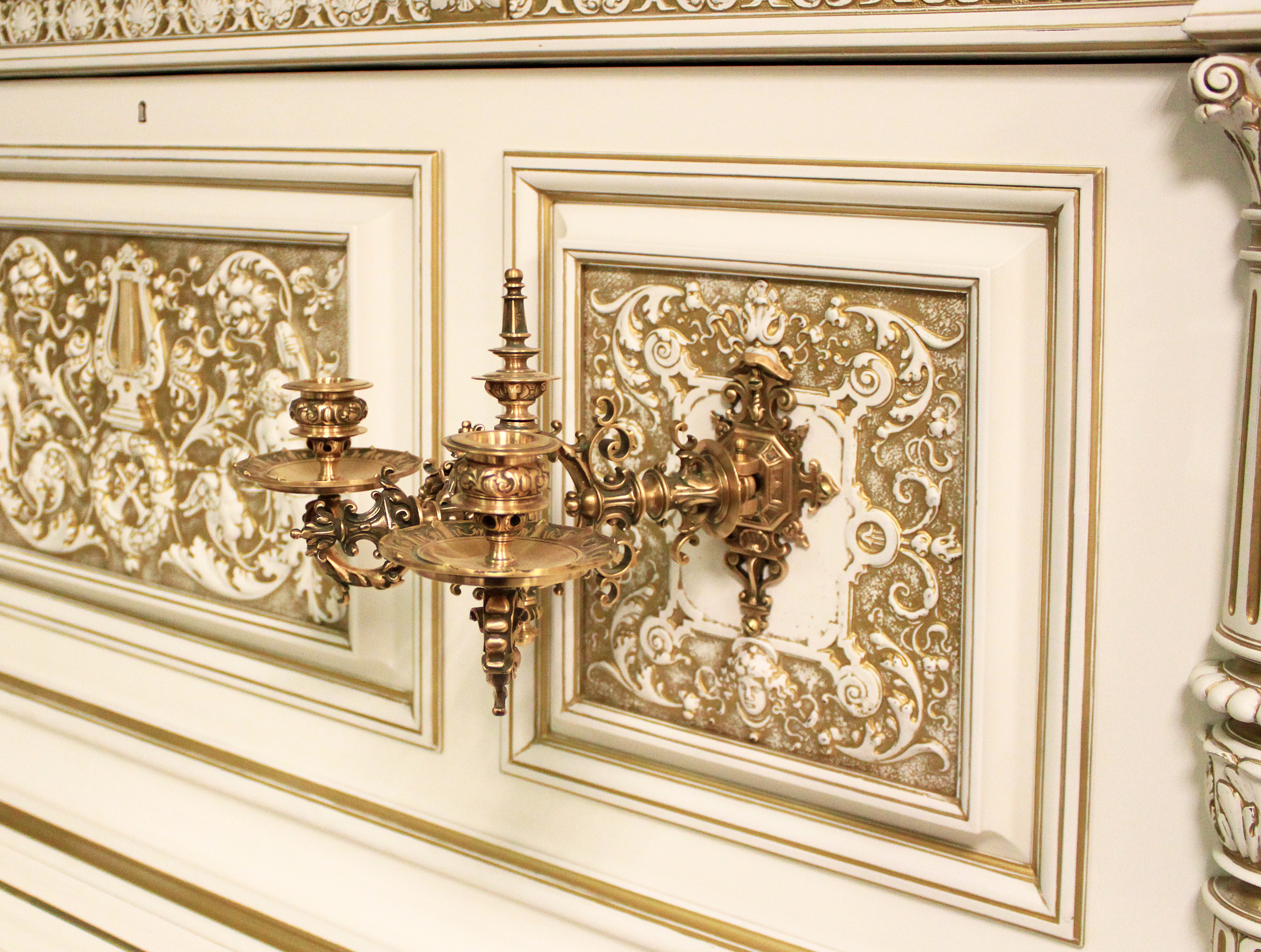 Бронзовые подсвечники