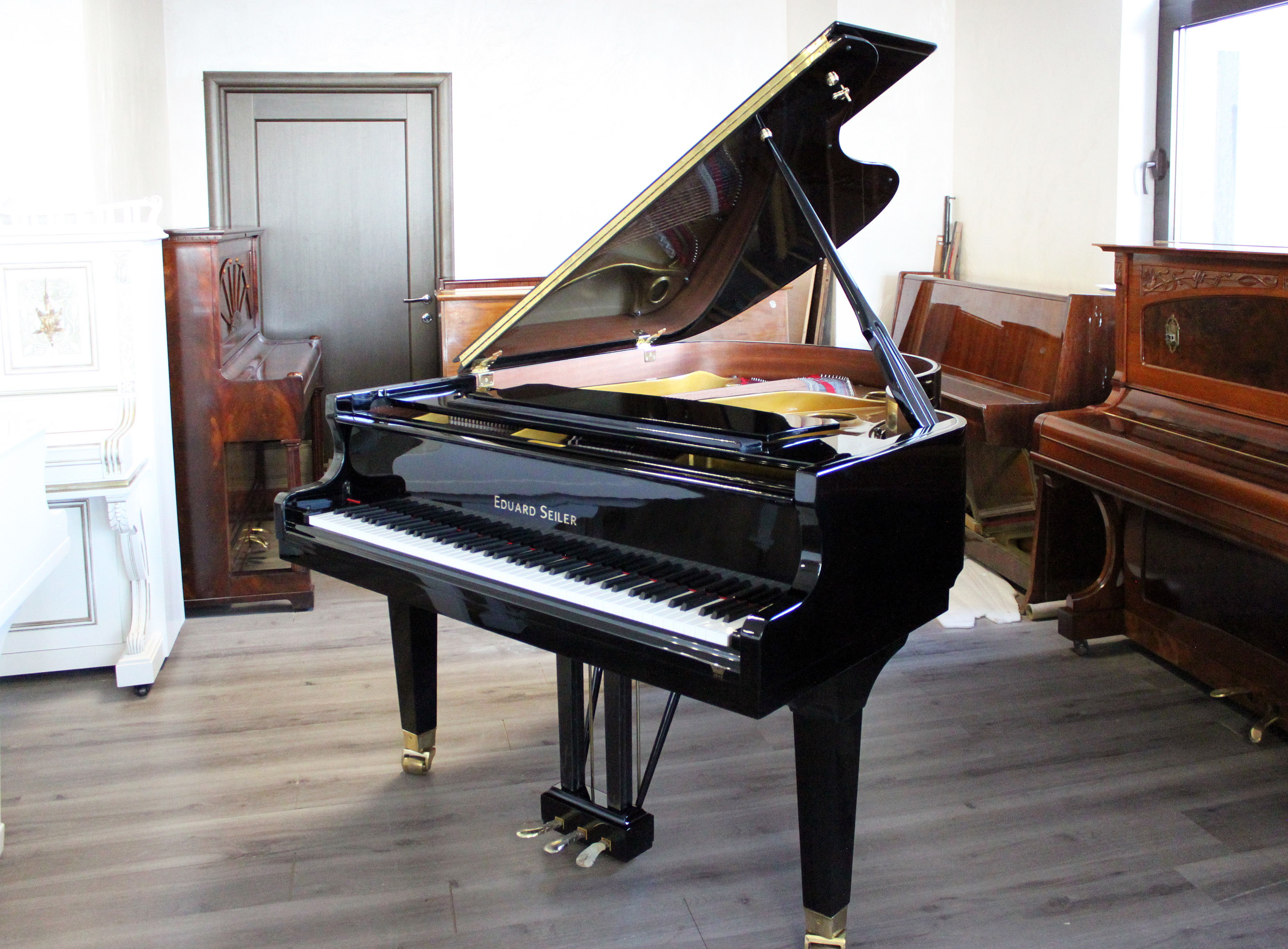 Кабинетный рояль Seiler
