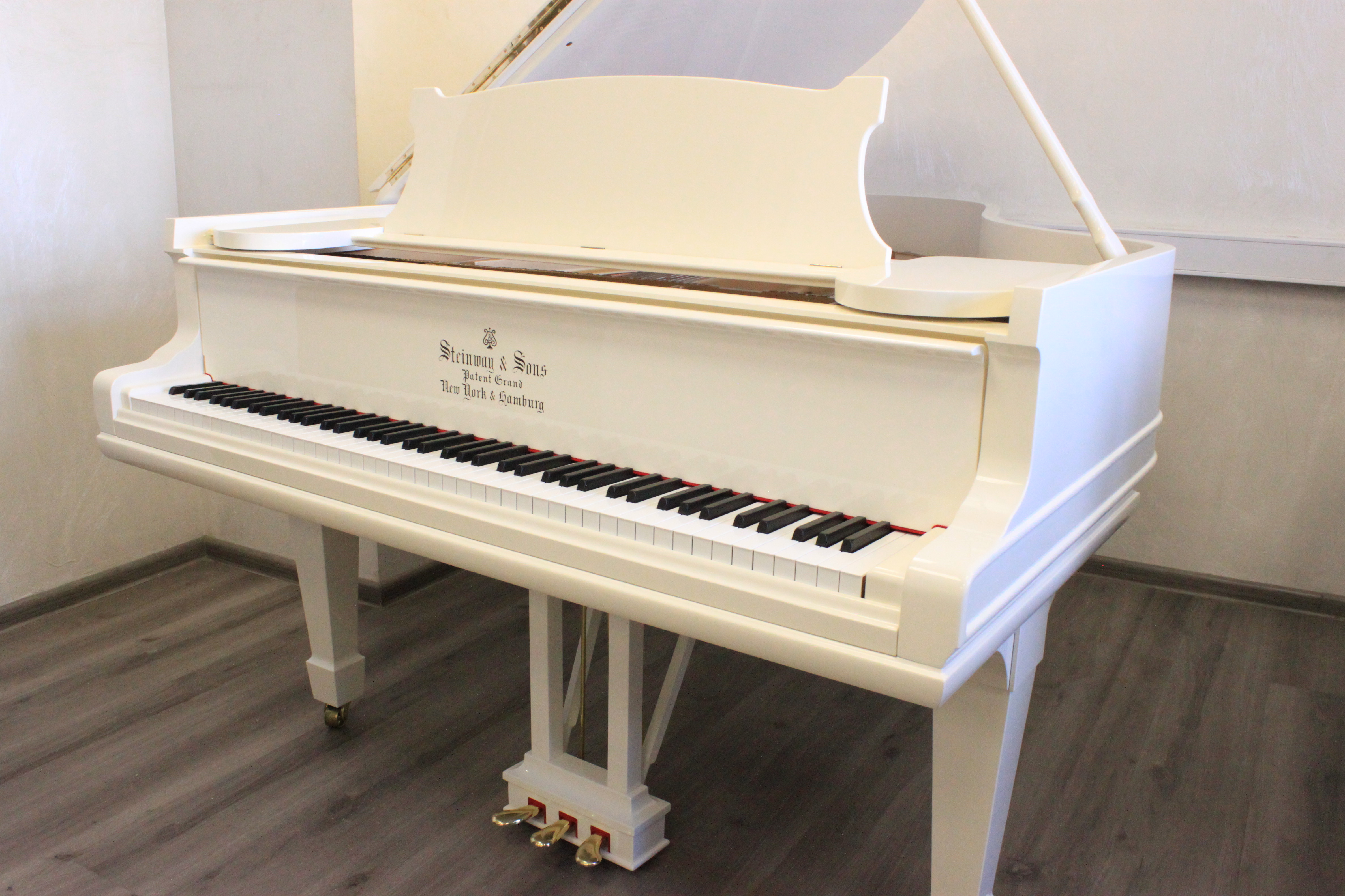 Steinway & Sons О-180