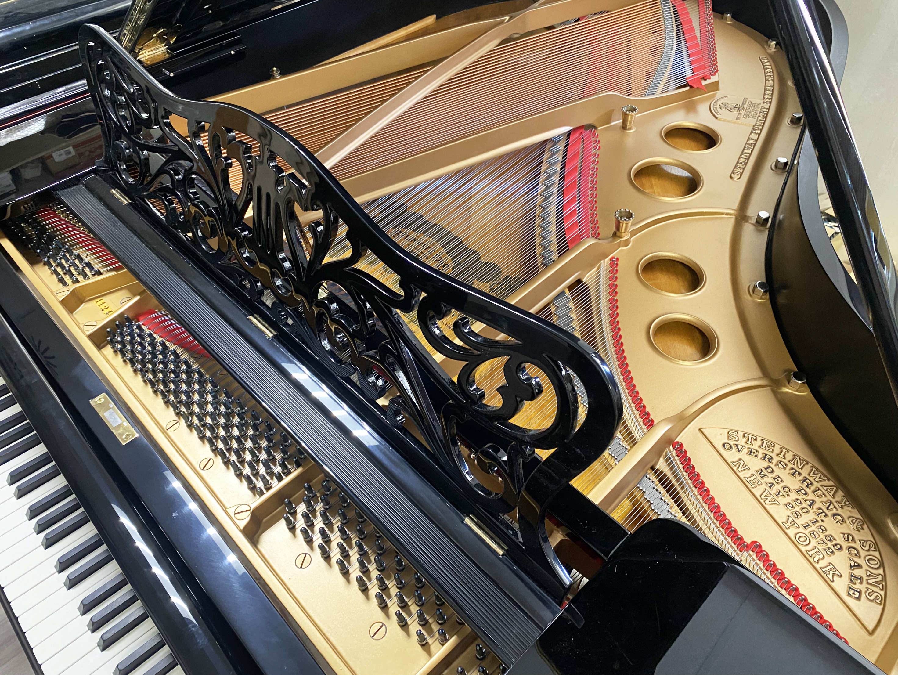 Steinway & Sons, вид сверху