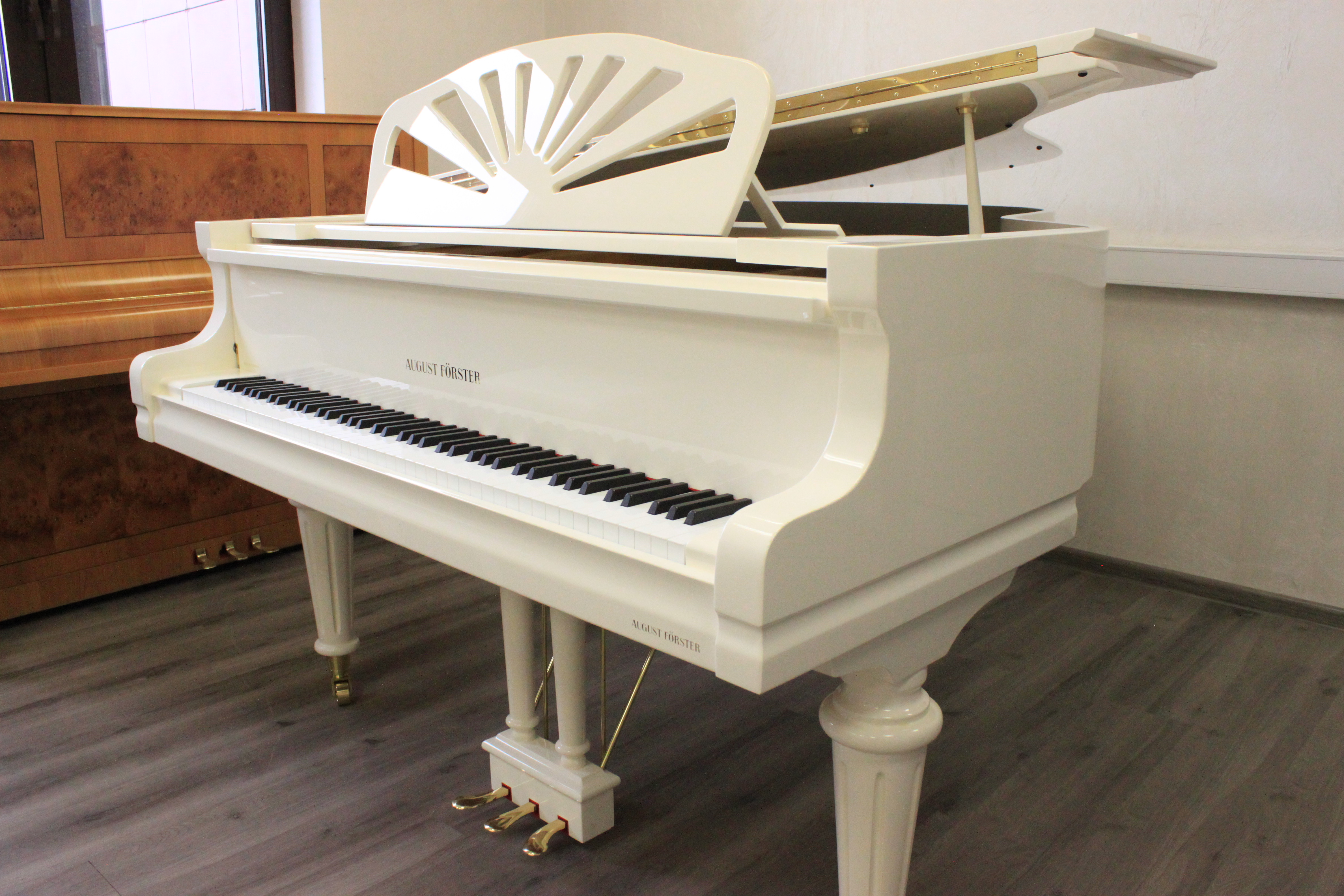 August Förster белый дизайнерский рояль